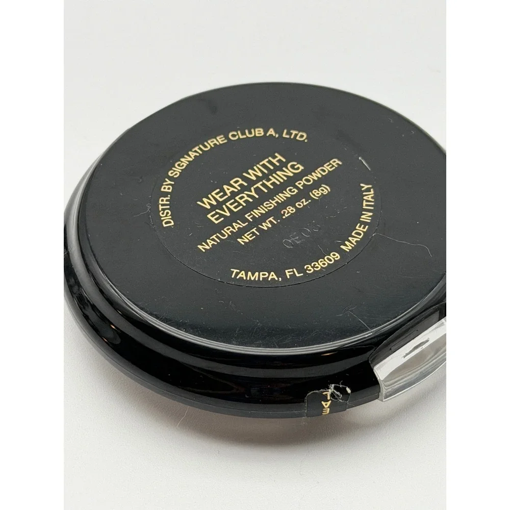 Signature Club A Wear With Everything Natural Finishing Powder 0.28oz NWOB